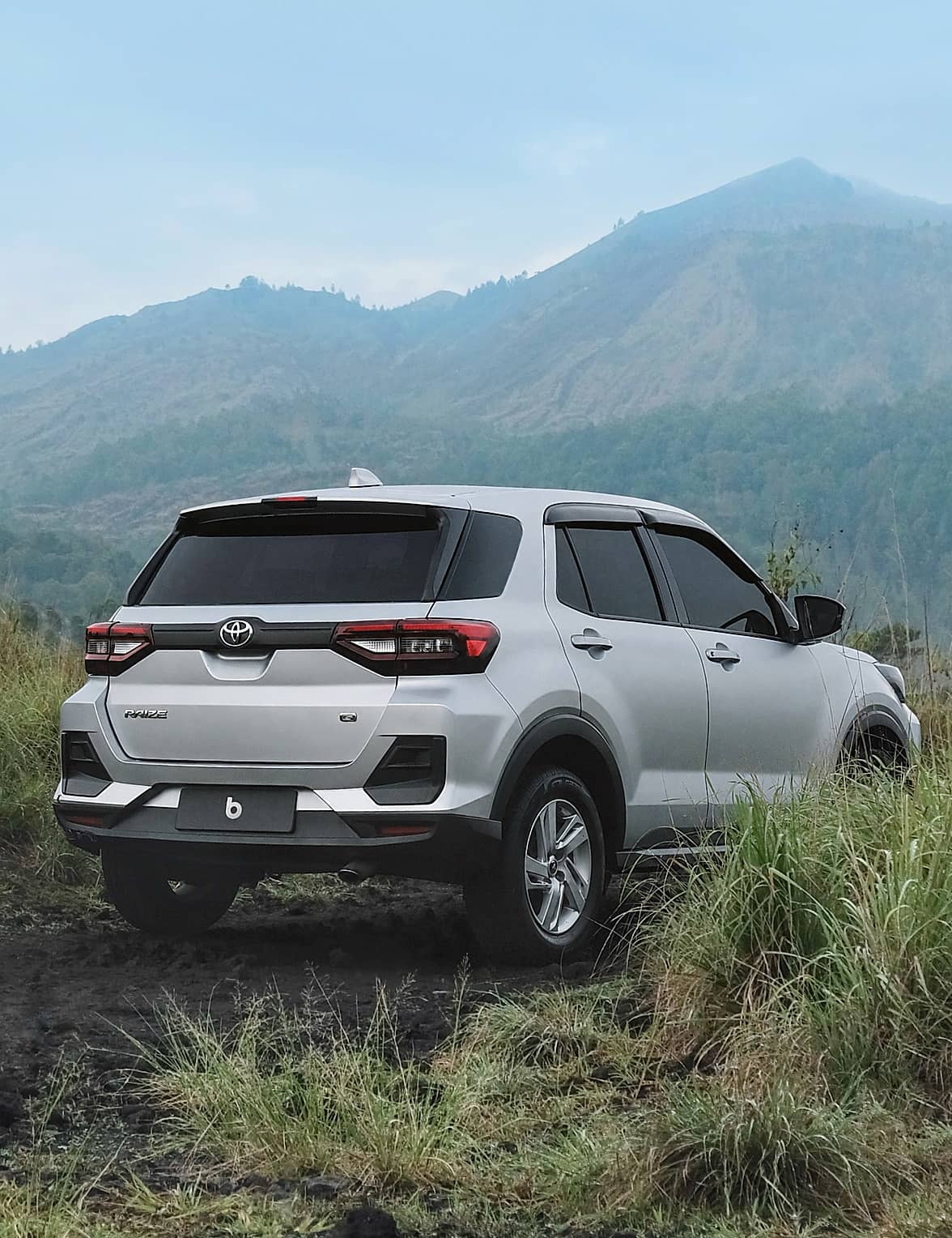 Toyota Raize – small SUV for rent